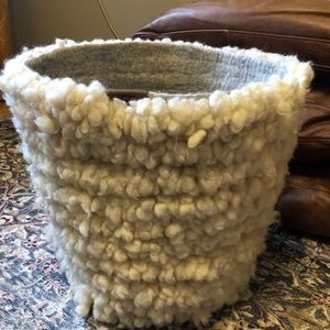 UGG Shearling & Wool Ringlets Cream X Large 20”x 15” Basket